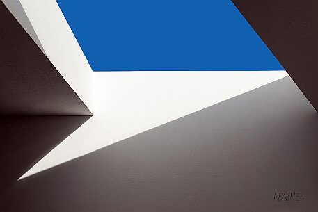 Licht & Schatten | Blue and White one null