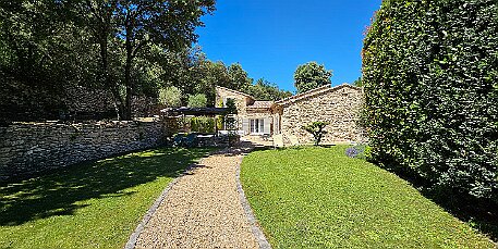 Gordes null