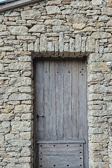Gordes null