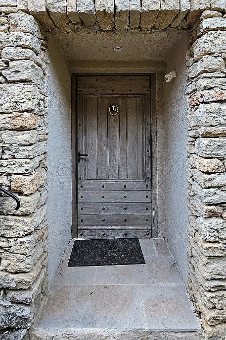 Gordes null