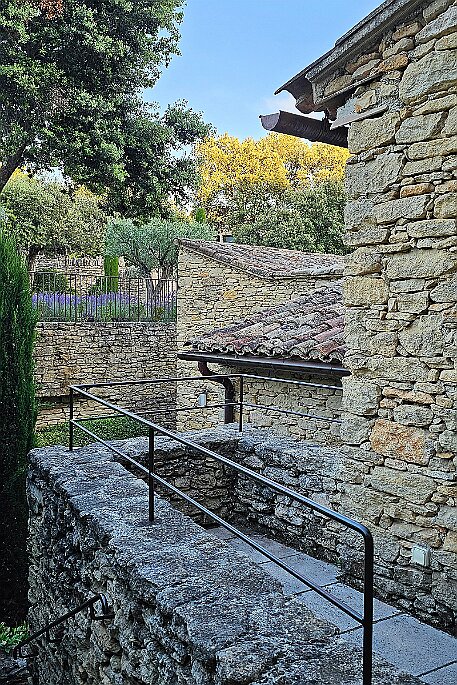 Gordes null