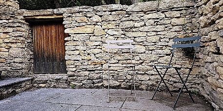 Gordes null