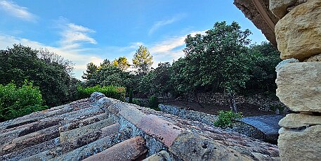 Gordes null